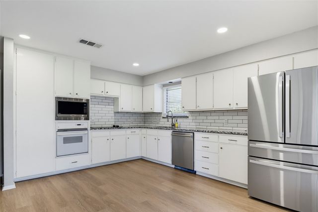 54 Legend Road, Benbrook, TX 76132