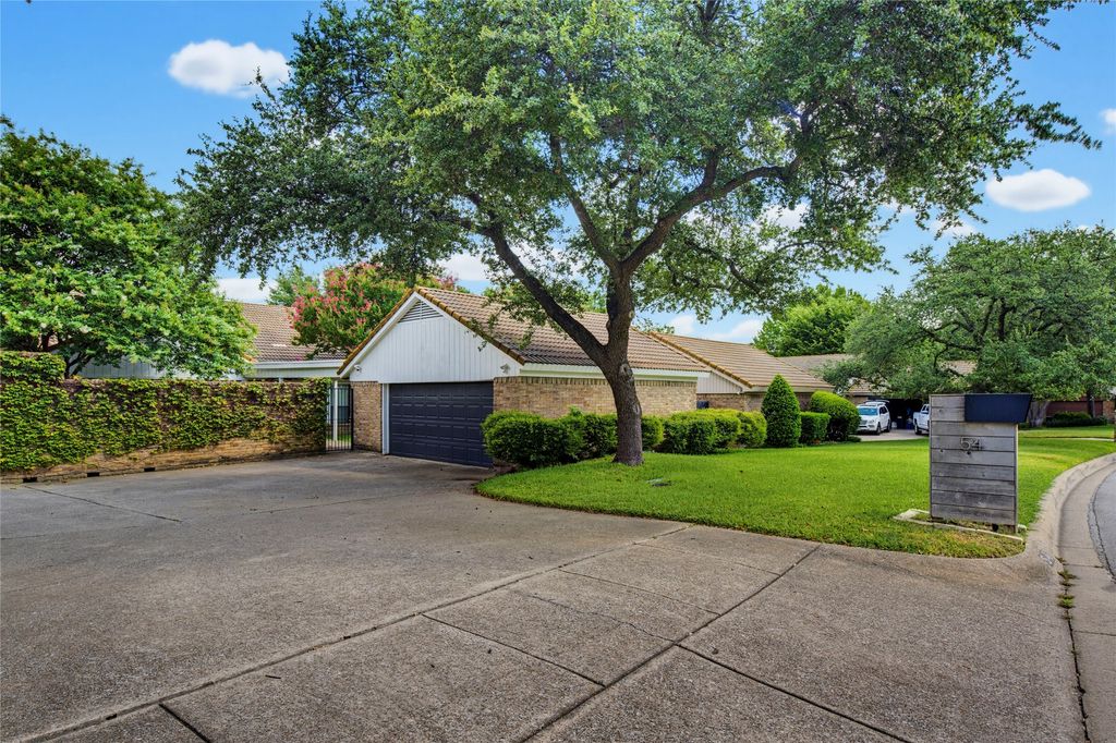 54 Legend Road, Benbrook, TX 76132