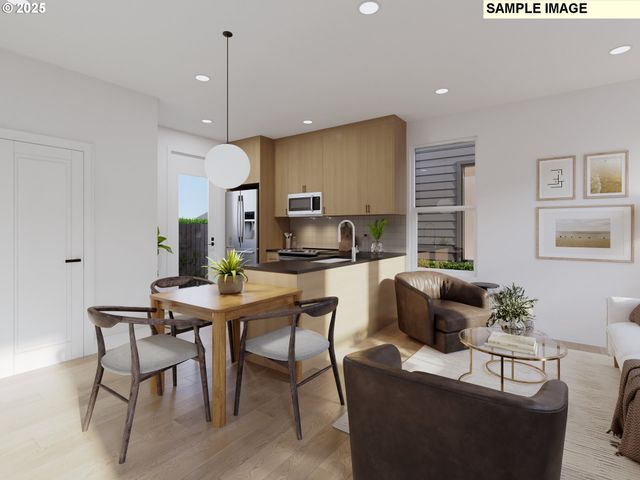 6037 Se TENINO St B, Portland, OR 97206