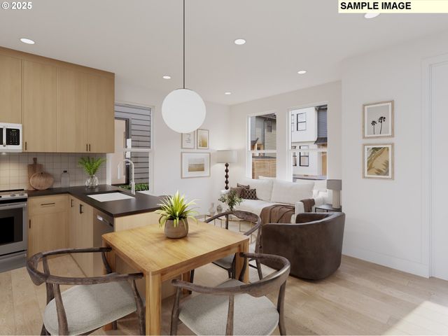 6037 Se TENINO St B, Portland, OR 97206