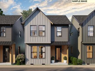 6037 Se TENINO St B, Portland, OR 97206