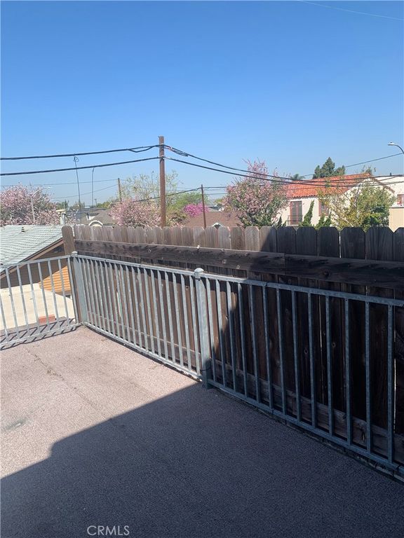 Image 24 of property listing at 2624 E 6th, Long Beach, CA 90814