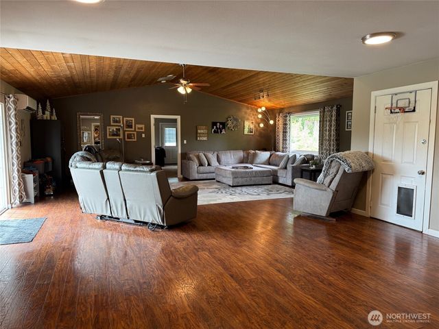 750 Chuckhole Way, Forks, WA 98331