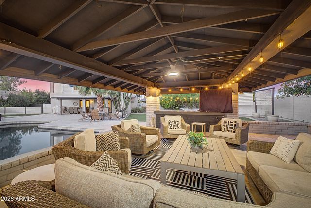 2142 S ROGERS Street, Mesa, AZ 85202