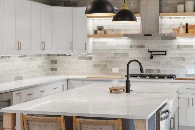 6703 Duquesne DR, Austin, TX 78723