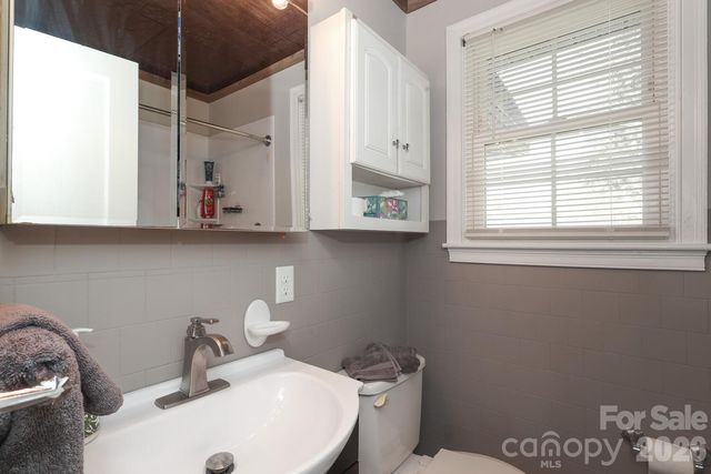 414 S Chester Street S, Blacksburg, SC 29702