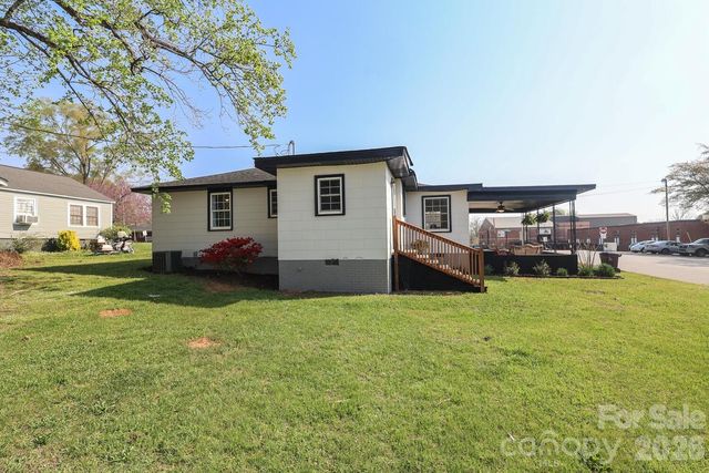 414 S Chester Street S, Blacksburg, SC 29702