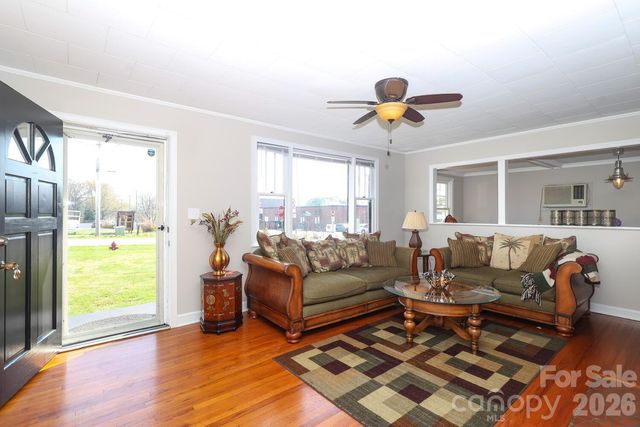 414 S Chester Street S, Blacksburg, SC 29702