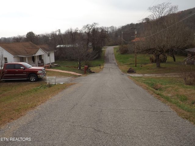 511 W IRON St, Lafollette, TN 37766