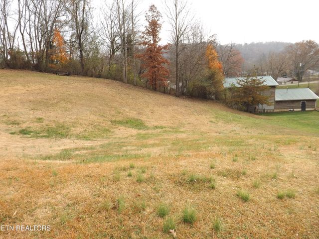 511 W IRON St, Lafollette, TN 37766