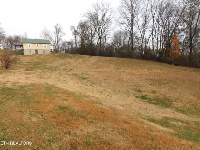 511 W IRON St, Lafollette, TN 37766