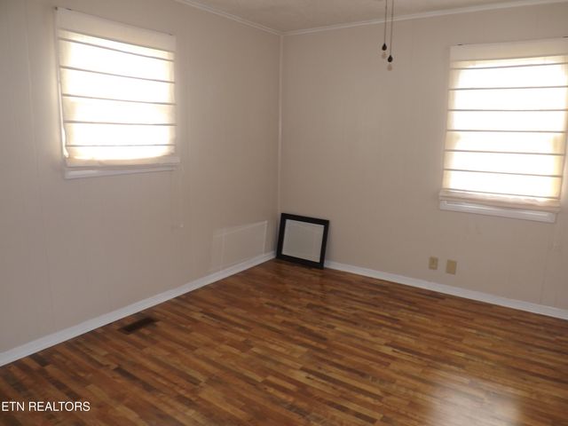 511 W IRON St, Lafollette, TN 37766