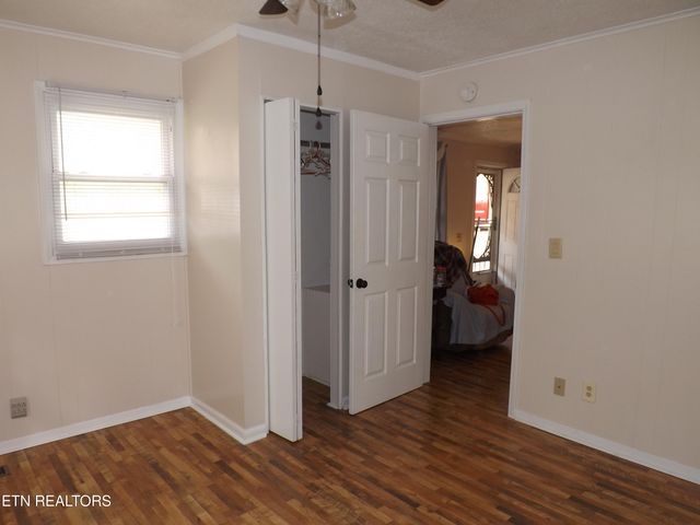 511 W IRON St, Lafollette, TN 37766