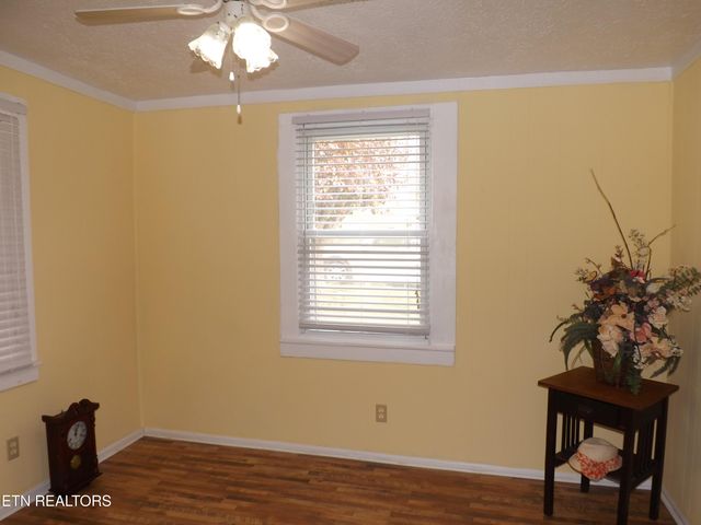 511 W IRON St, Lafollette, TN 37766