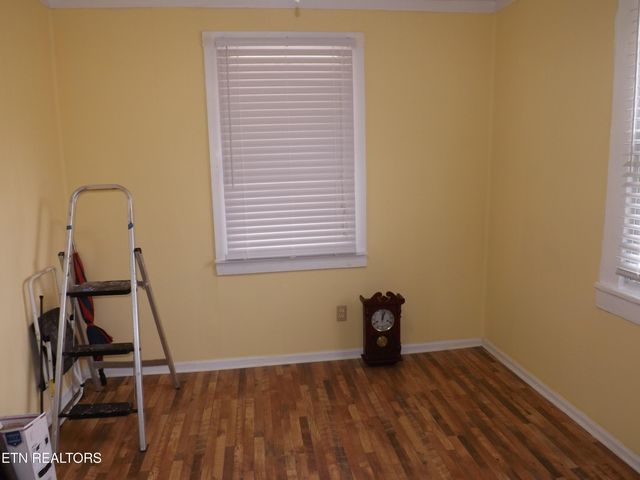 511 W IRON St, Lafollette, TN 37766