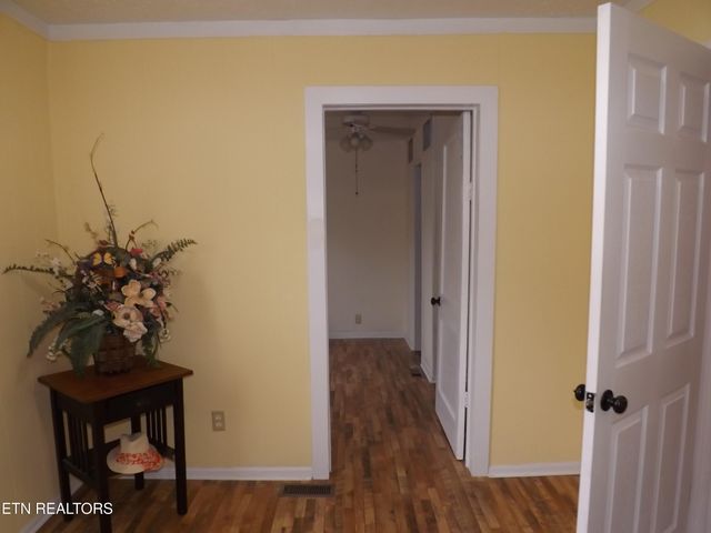 511 W IRON St, Lafollette, TN 37766