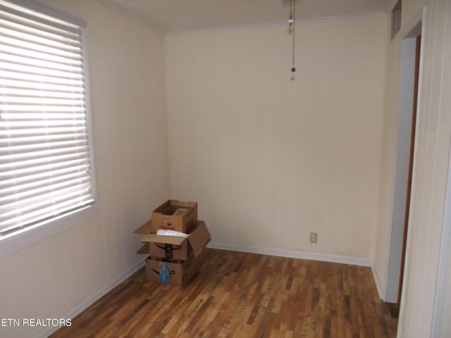 511 W IRON St, Lafollette, TN 37766