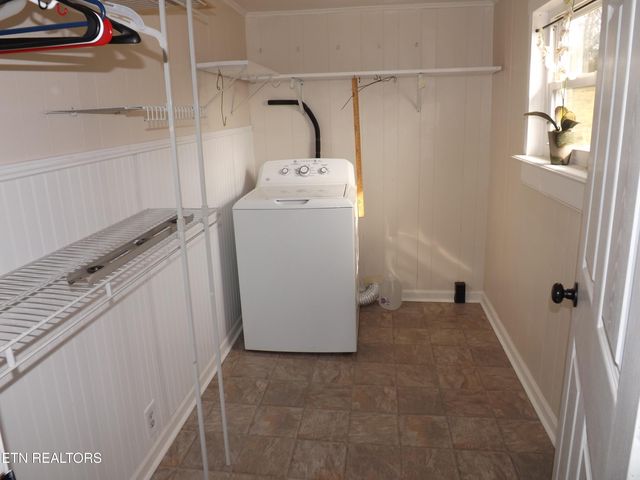 511 W IRON St, Lafollette, TN 37766