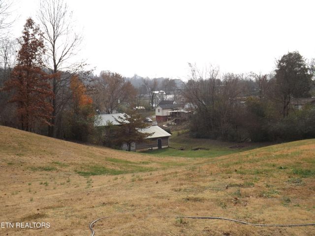511 W IRON St, Lafollette, TN 37766