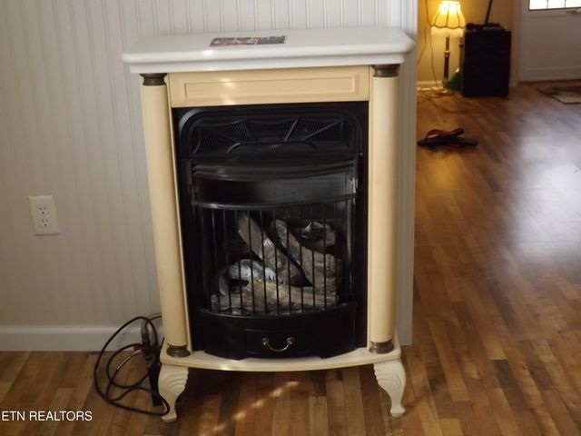 511 W IRON St, Lafollette, TN 37766