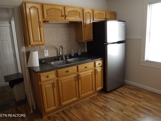 511 W IRON St, Lafollette, TN 37766