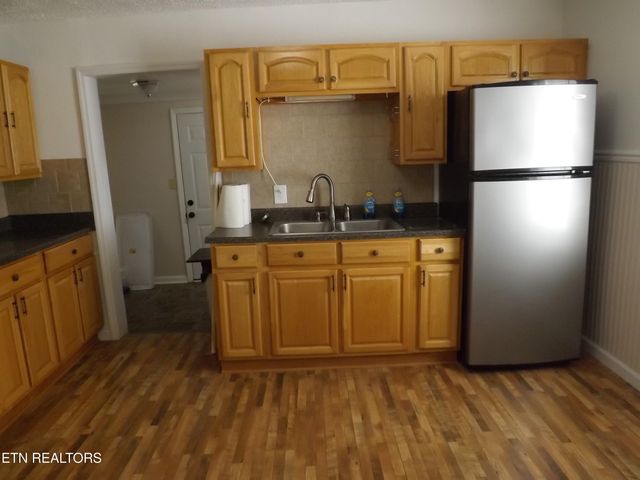 511 W IRON St, Lafollette, TN 37766