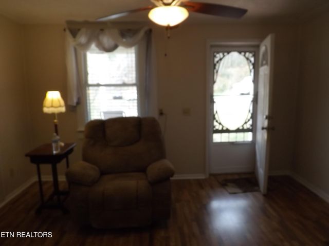 511 W IRON St, Lafollette, TN 37766