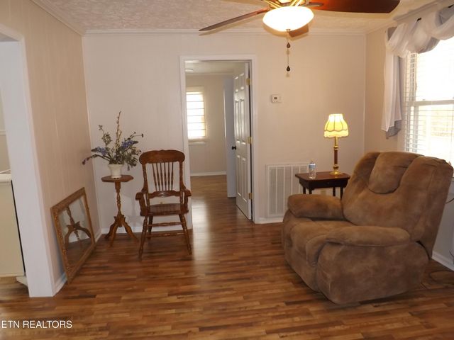 511 W IRON St, Lafollette, TN 37766