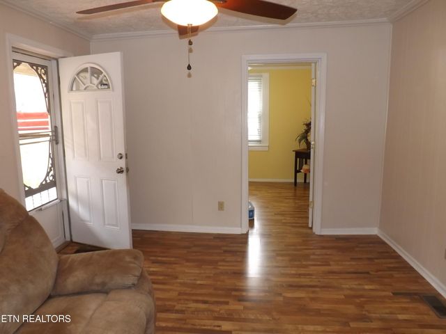 511 W IRON St, Lafollette, TN 37766