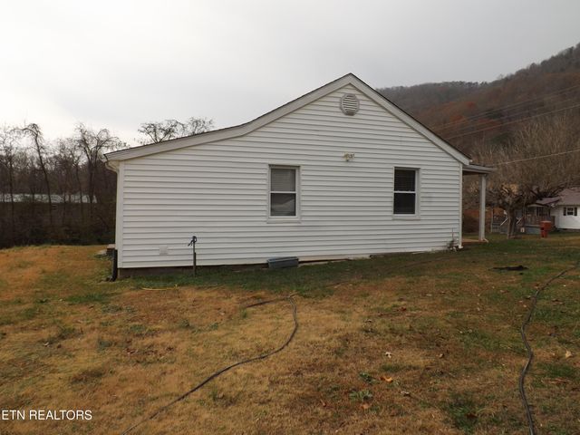 511 W IRON St, Lafollette, TN 37766