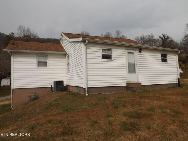 511 W IRON St, Lafollette, TN 37766