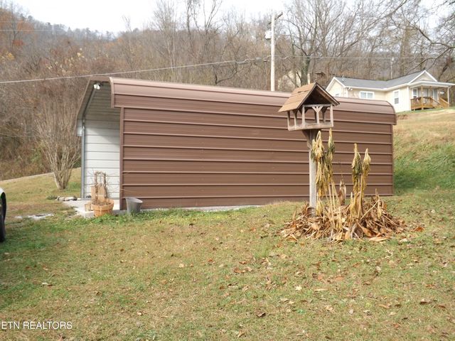 511 W IRON St, Lafollette, TN 37766