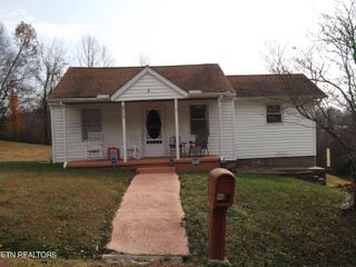511 W IRON St, Lafollette, TN 37766