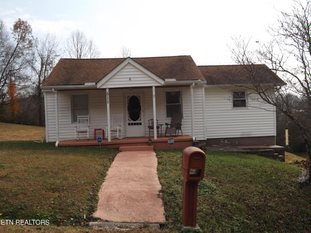511 W IRON St, Lafollette, TN 37766