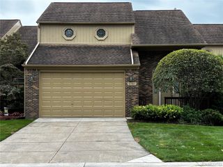 2161 Crystal Drive 8, Rochester Hills, MI 48309