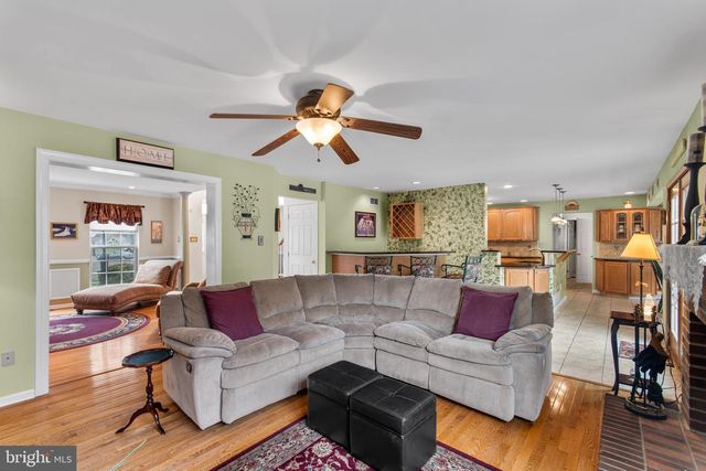 42 DEVON RD, Newtown, PA 18940