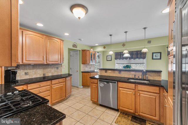 42 DEVON RD, Newtown, PA 18940