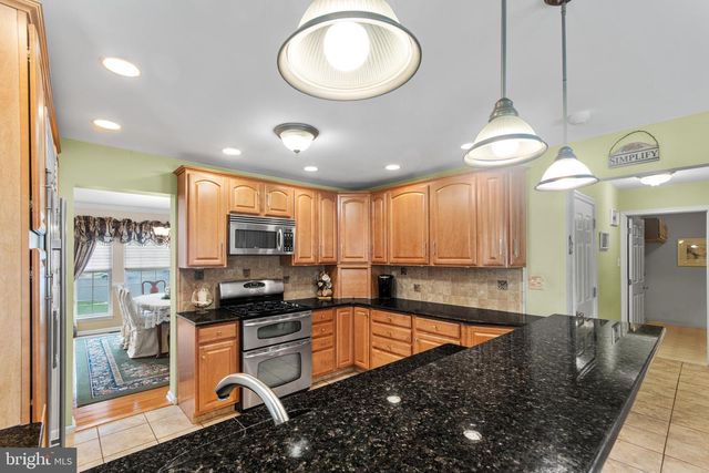 42 DEVON RD, Newtown, PA 18940