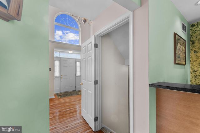 42 DEVON RD, Newtown, PA 18940