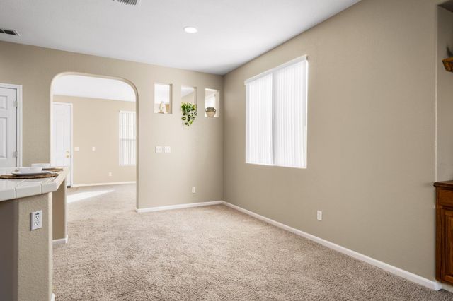 412 Arlingdale Cir, Rio Linda, CA 95673
