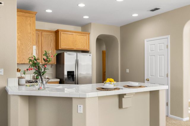 412 Arlingdale Cir, Rio Linda, CA 95673