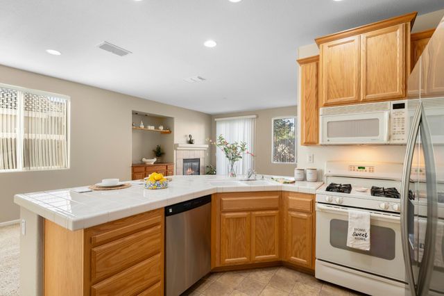 412 Arlingdale Cir, Rio Linda, CA 95673