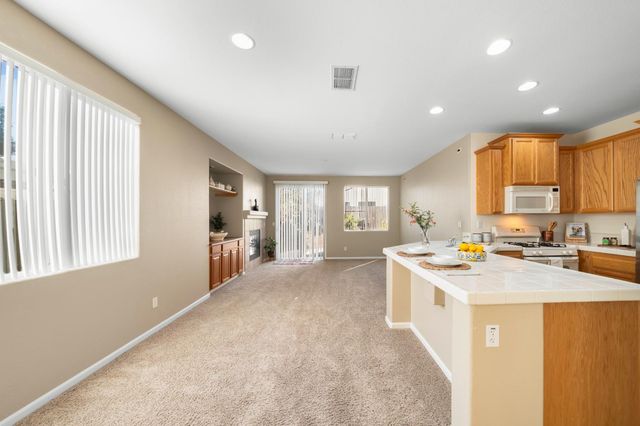 412 Arlingdale Cir, Rio Linda, CA 95673
