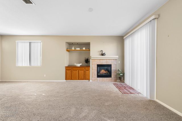 412 Arlingdale Cir, Rio Linda, CA 95673