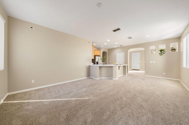 412 Arlingdale Cir, Rio Linda, CA 95673