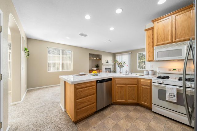 412 Arlingdale Cir, Rio Linda, CA 95673