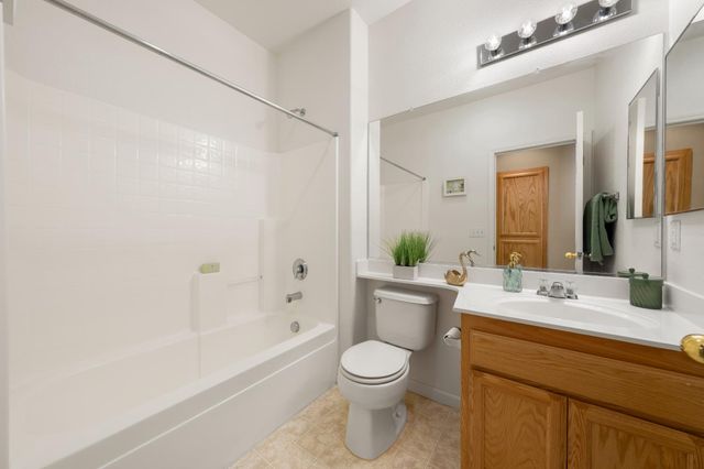 412 Arlingdale Cir, Rio Linda, CA 95673