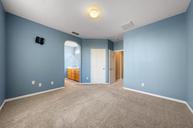 412 Arlingdale Cir, Rio Linda, CA 95673