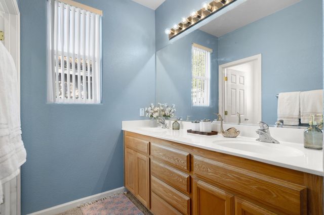 412 Arlingdale Cir, Rio Linda, CA 95673
