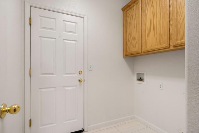 412 Arlingdale Cir, Rio Linda, CA 95673